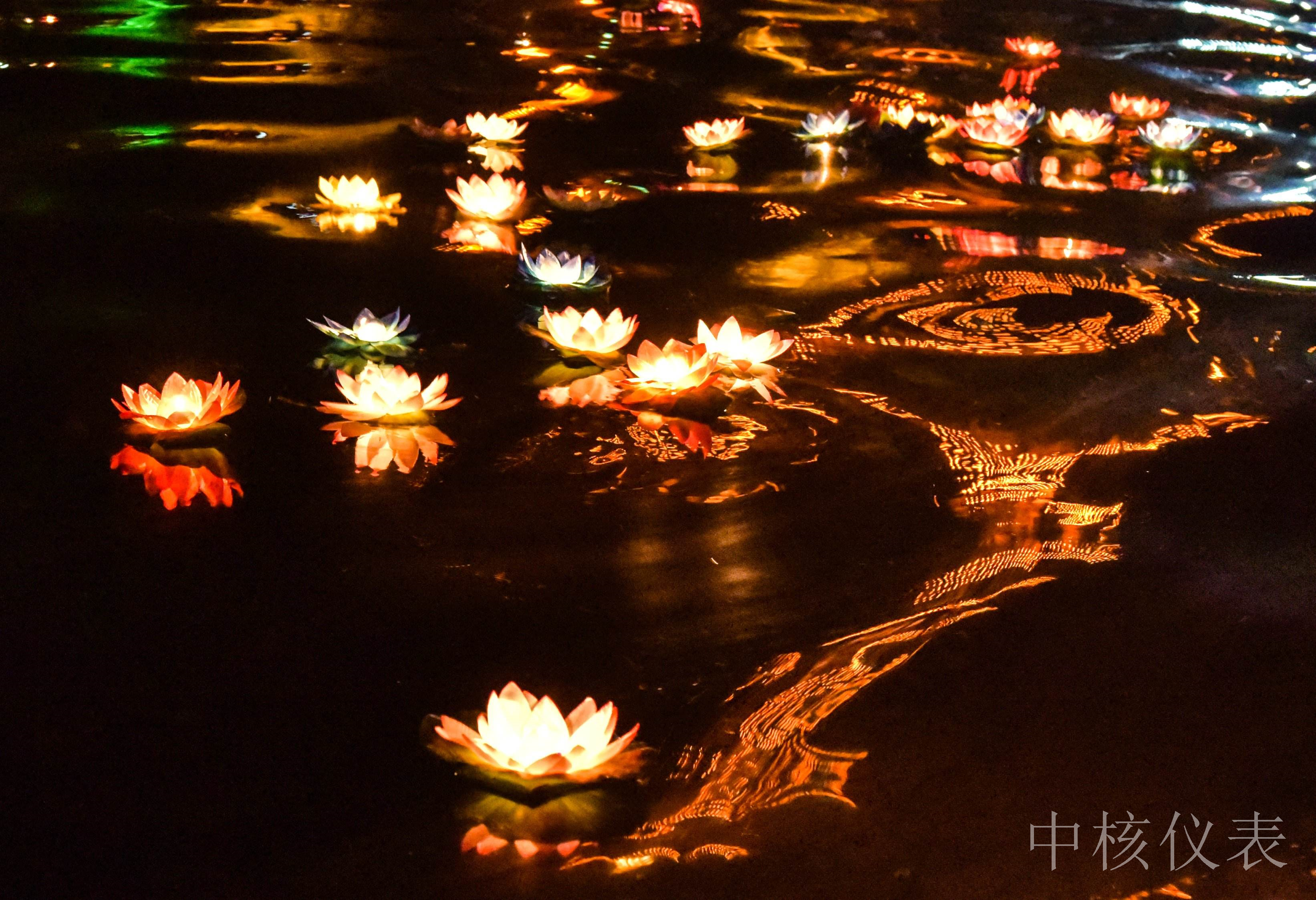 國慶中秋，普天同慶，中核儀表祝愿祖國繁榮昌盛，祝您節(jié)日快樂
